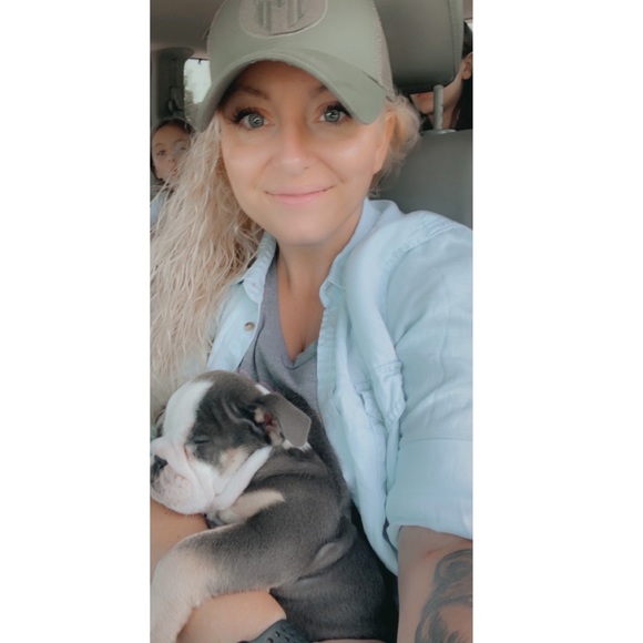 Meet your Posher, Leslie - Picture 2 of 2